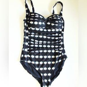 Niptuck Tummy Control Multi Cup Ruched Twist Front Size 6 Black Swimsuit